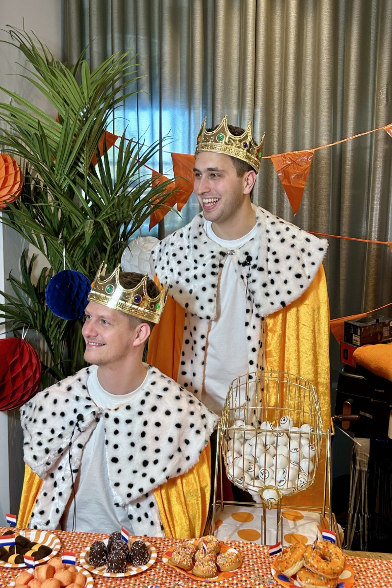 Dave and Matthijs as Bingo Kings during King's Day Bingo